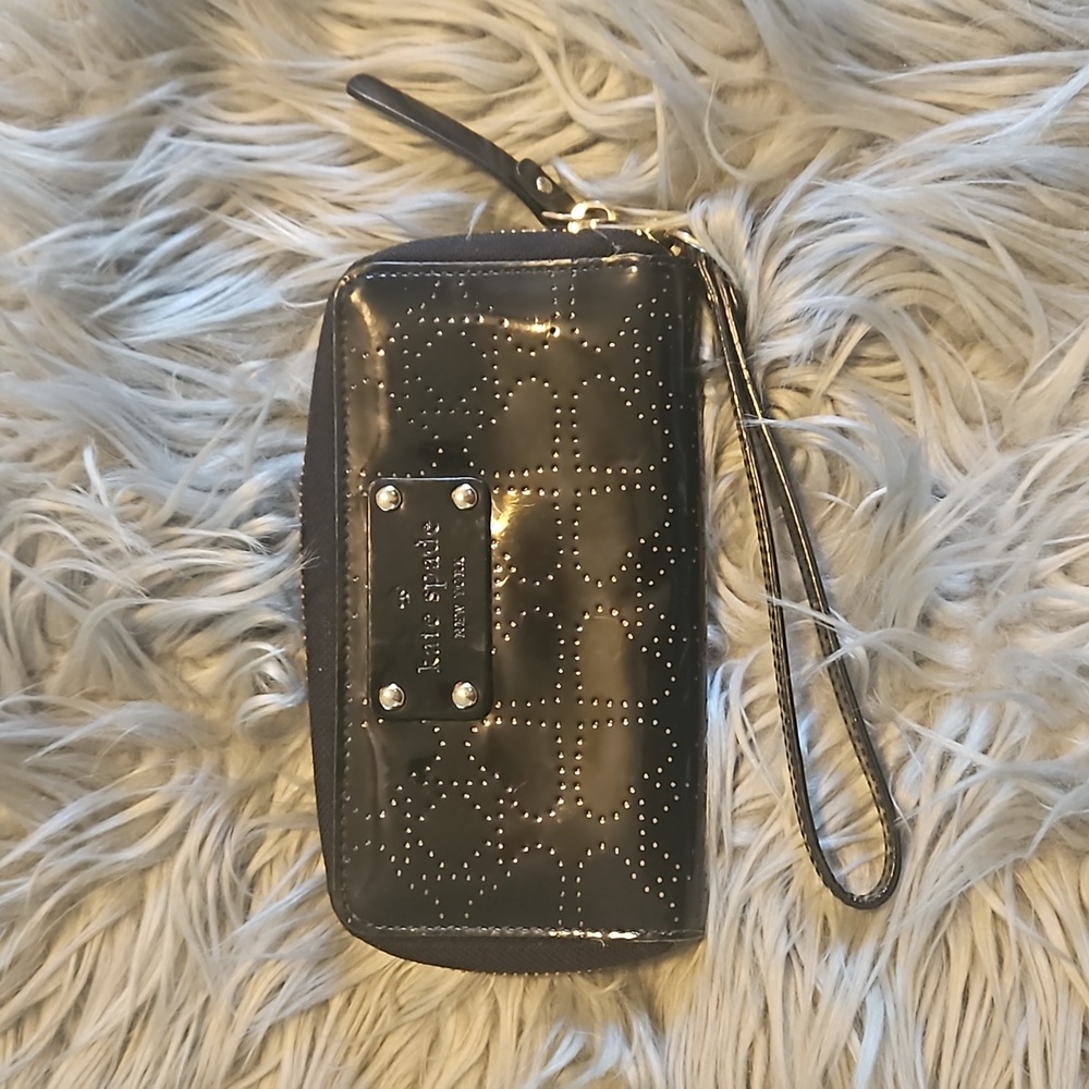 KATE SPADE BLACK PATENT PERFORATED HEART SMALL DOUBLE ZIP WALLET CLUTCH CASE